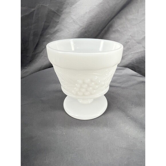 Milk glass desert / Ice cream bowls set of 5 - Picture 2 of 7
